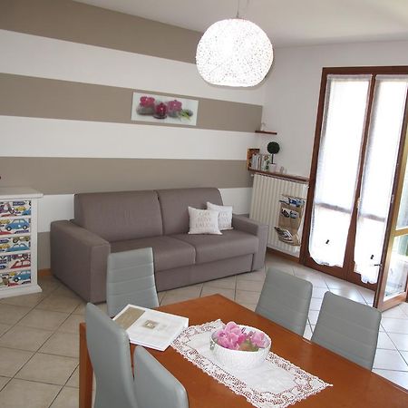 Apartamento Luminoso Trilocale Con Piscina E Giardino Privato Desenzano del Garda Exterior foto