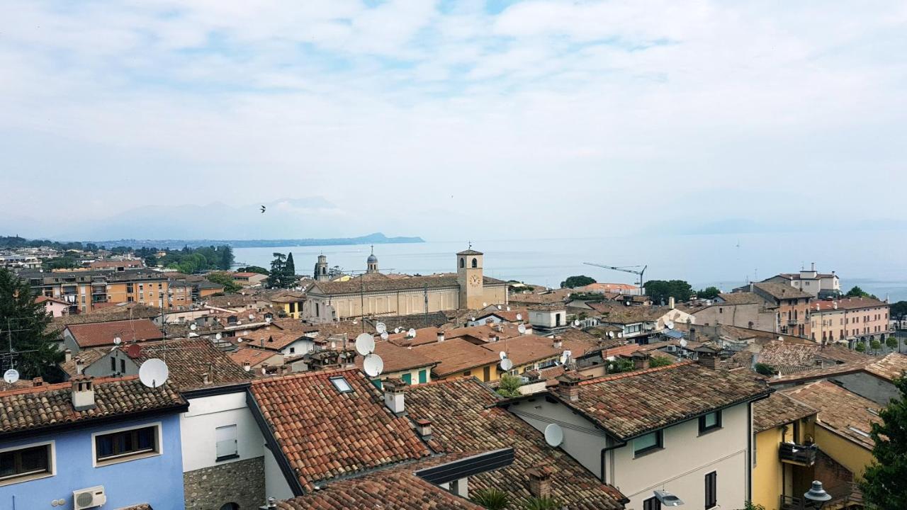 Apartamento Luminoso Trilocale Con Piscina E Giardino Privato Desenzano del Garda Exterior foto
