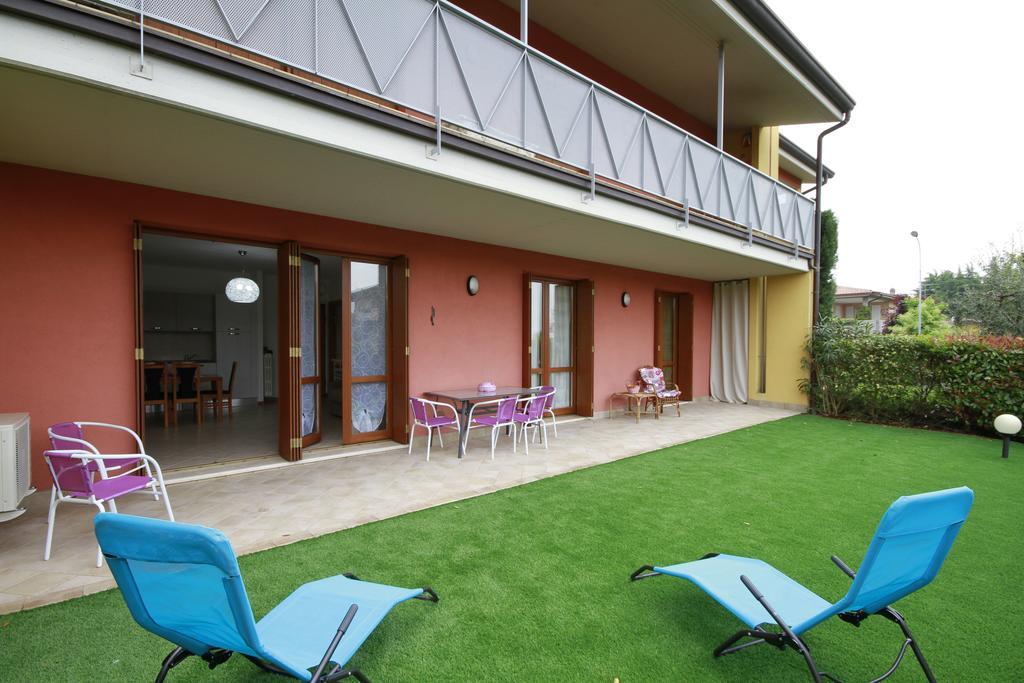 Apartamento Luminoso Trilocale Con Piscina E Giardino Privato Desenzano del Garda Exterior foto