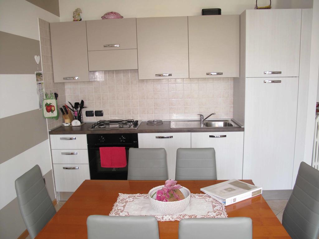 Apartamento Luminoso Trilocale Con Piscina E Giardino Privato Desenzano del Garda Exterior foto