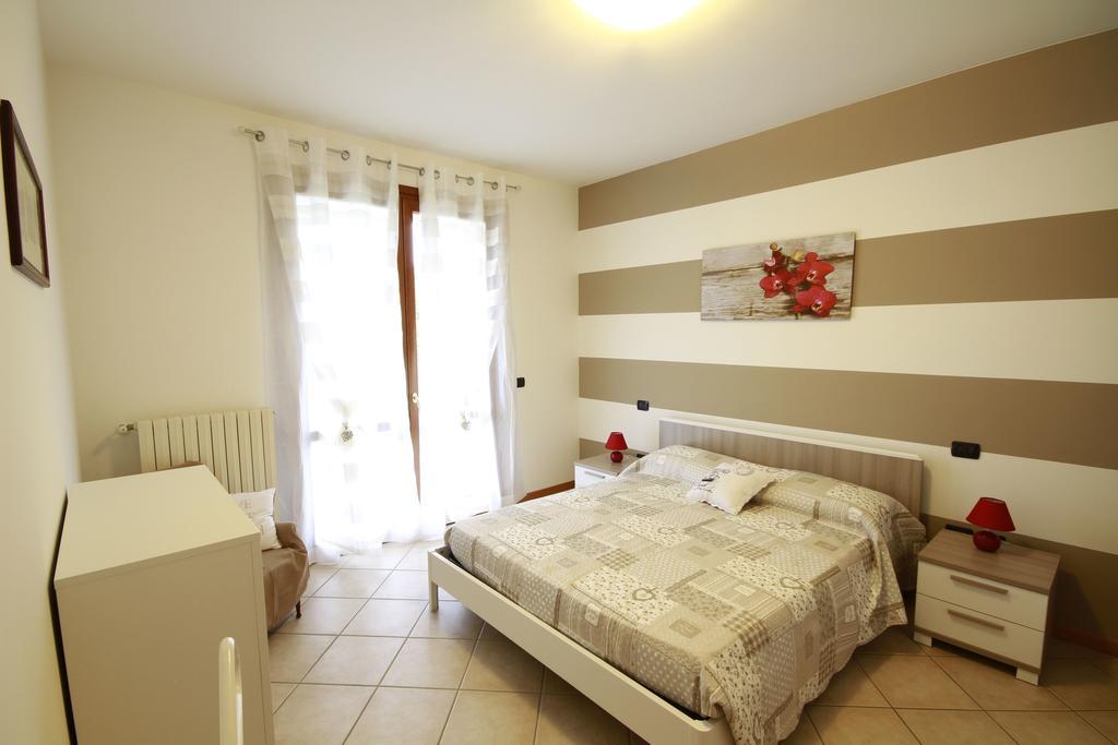 Apartamento Luminoso Trilocale Con Piscina E Giardino Privato Desenzano del Garda Exterior foto