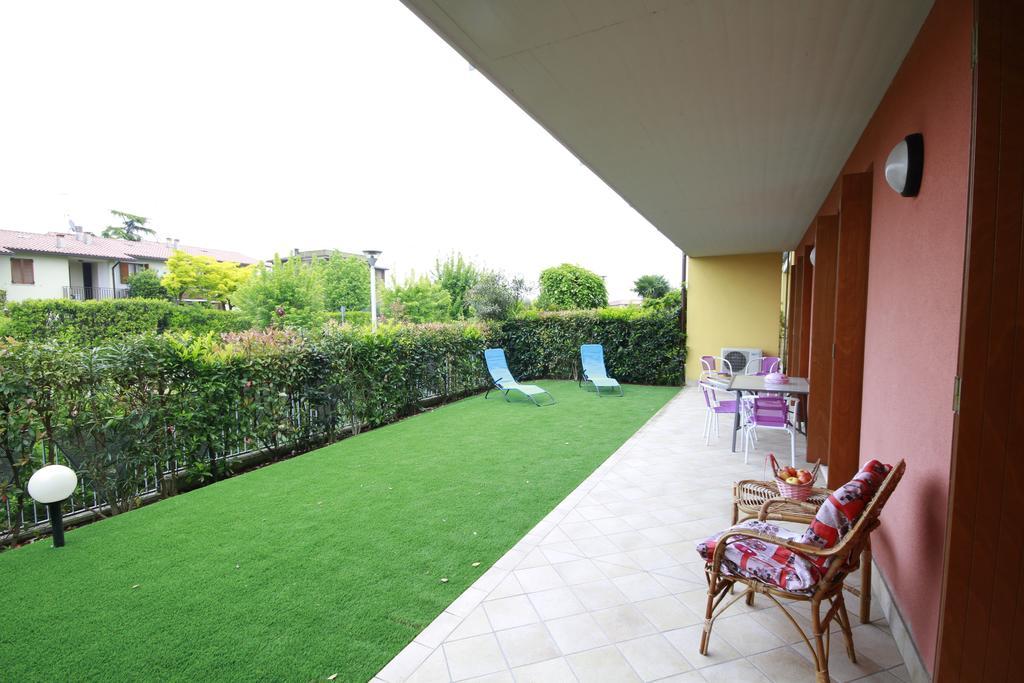 Apartamento Luminoso Trilocale Con Piscina E Giardino Privato Desenzano del Garda Exterior foto