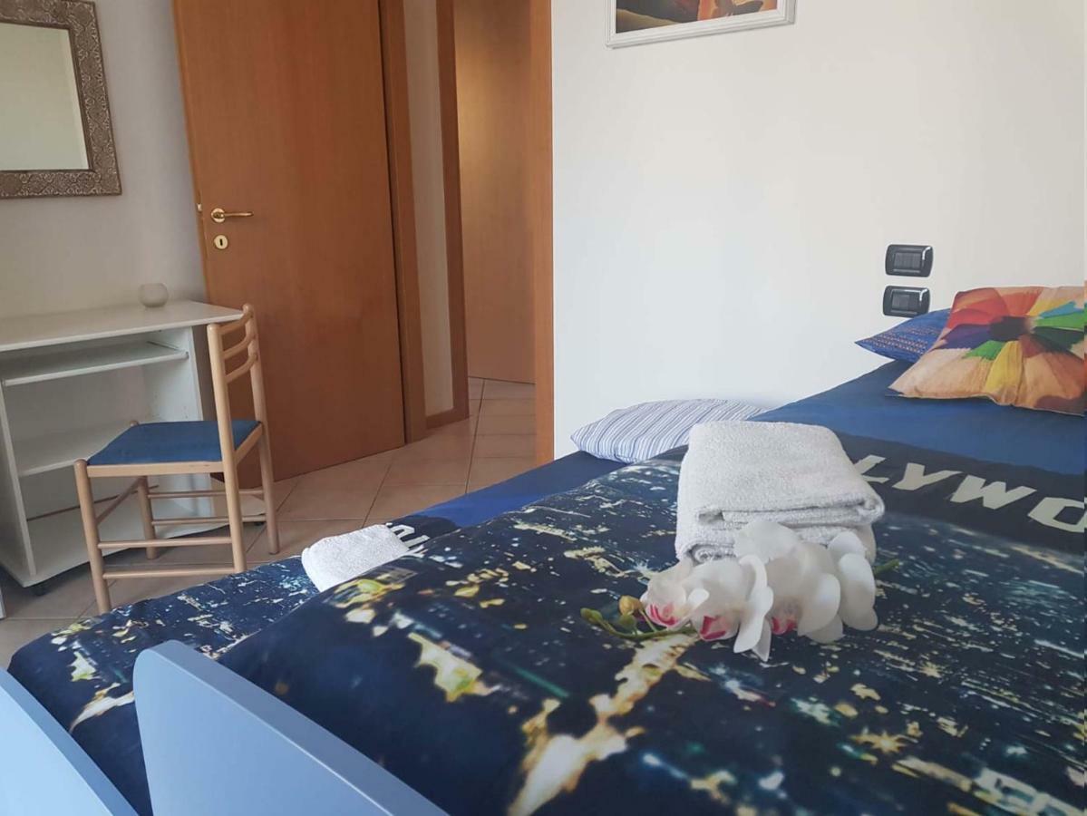 Apartamento Luminoso Trilocale Con Piscina E Giardino Privato Desenzano del Garda Exterior foto