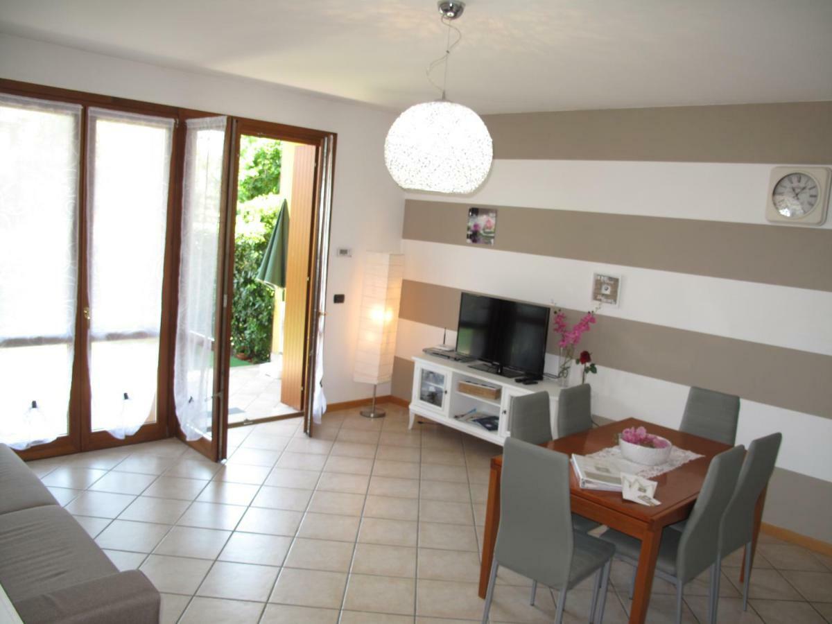 Apartamento Luminoso Trilocale Con Piscina E Giardino Privato Desenzano del Garda Exterior foto