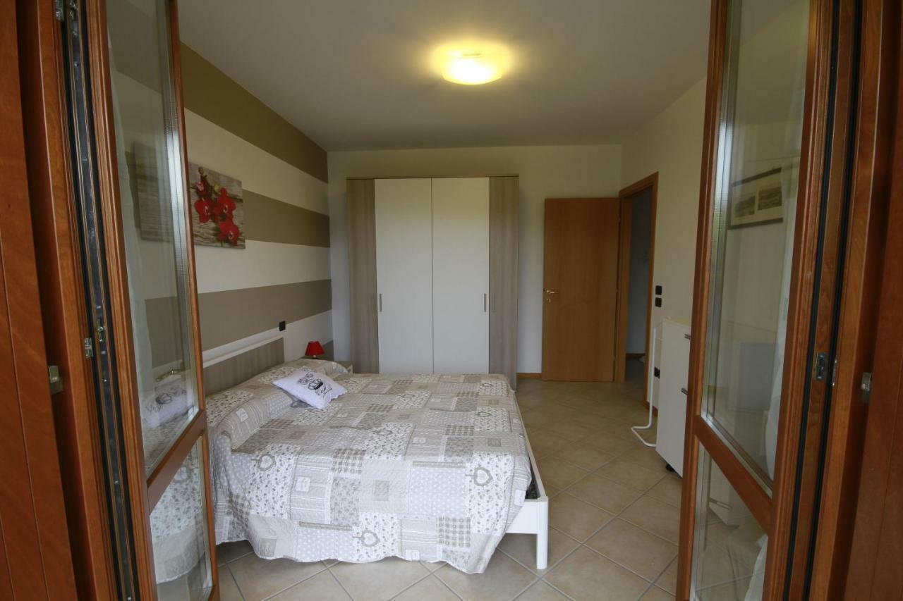 Apartamento Luminoso Trilocale Con Piscina E Giardino Privato Desenzano del Garda Exterior foto